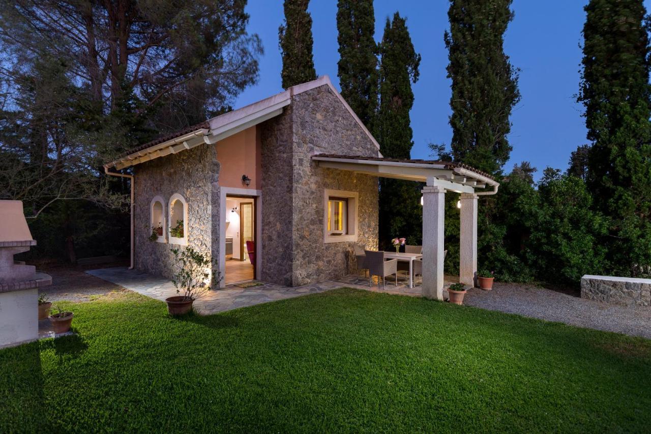 Petrinos Cottage Dafnila Exterior foto